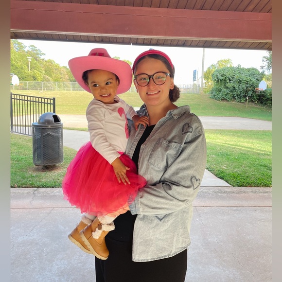 Hi! I’m Riah 🥰 - Picture 5 of 16